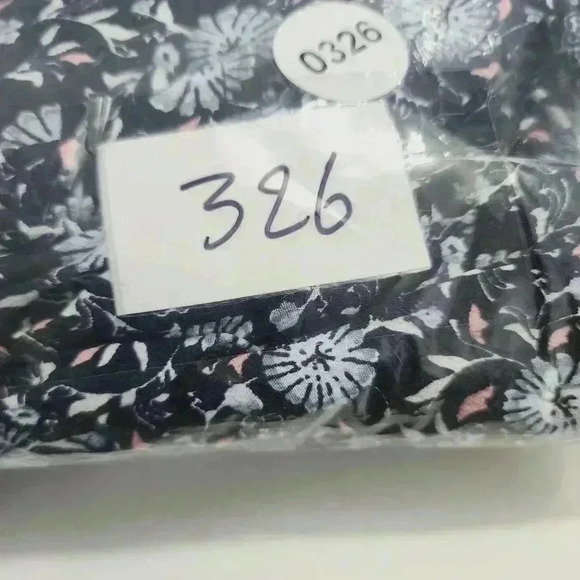 Loft Women's Romper Short Ruffle Sleeve Floral Keyhole Button up XL 326 - Picture 9 of 9